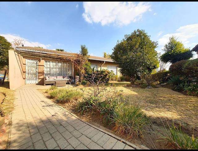 2 BEDROOM SIMPLEX FOR SALE IN COUNTRY VIEW